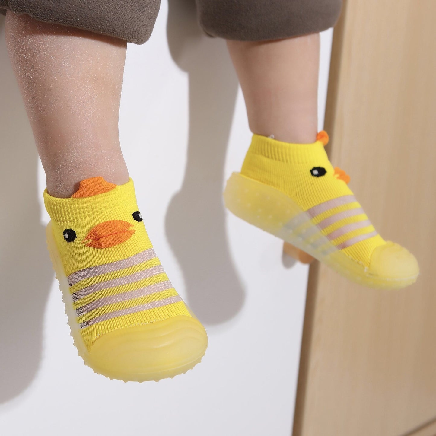 Spring and summer quasi-measuring shoes baby men and women baby floor shoes indoor soft bottom non-slip children do not drop the shoes